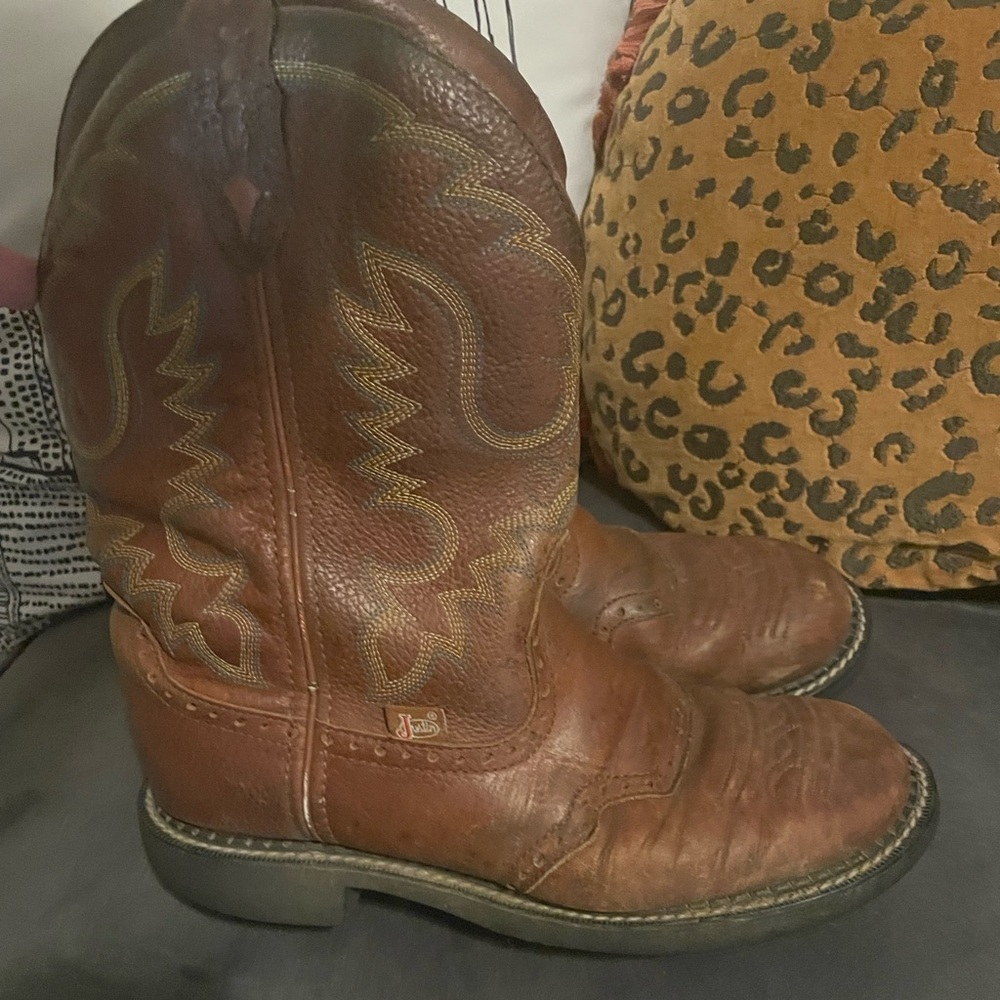 Brown Justin boots brand cowboy boots